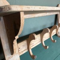 Appendiabiti in legno di abete e mensola