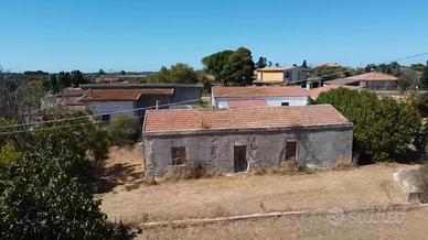 Casale da riattare con Terreno