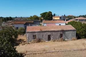 Casale da riattare con Terreno