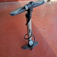 Pompa manuale per bicicletta 
