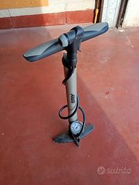 Pompa manuale per bicicletta 