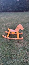 cavallo a dondolo