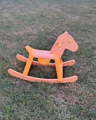 cavallo a dondolo