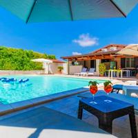 Villa aurora con piscina grande fino a 23 pax