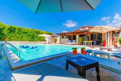 Villa aurora con piscina grande fino a 23 pax