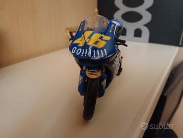 Yamaha M1 2004 valentino rossi 
