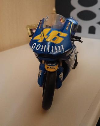 Yamaha M1 2004 valentino rossi 