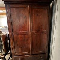 Armadio antico in legno massello toscano