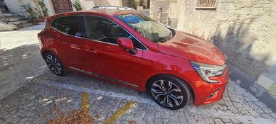 Renault Clio rosso metallizata