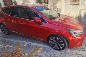 Renault Clio rosso metallizata