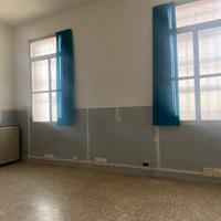 Laboratorio magazzino con ufficio zona centrale