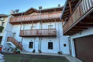 ACCOGLIENTE MONOCAMERA ALL'ULTIMO PIANO - COMPL...