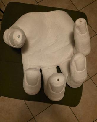 Base / Tavolino Scultoreo a Forma di Mano - Maison