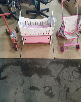 culla  bambole , monopattino e passeggino 