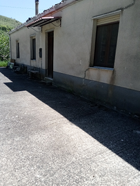 Casa cin terreno intorno