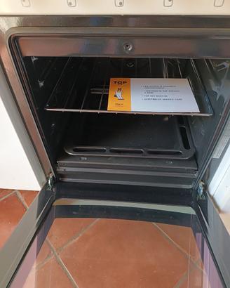 Cucina con forno Rex e frigorifero whirlpool
