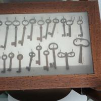 collezioni  varie epoche-chiavi e caricaorologi