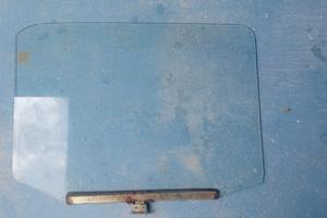 Cristallo porta anteriore fiat 127 prima serie.