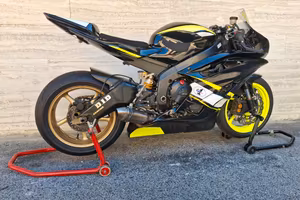 Yamaha R6