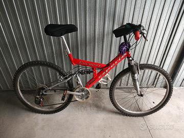 Mountain bike bi ammortizzata 