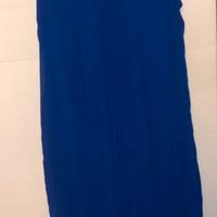 Abito blu con dettagli in pizzo