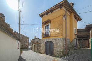 CIELOTERRA INDIPENDENTE E RISTRUTTURATO CON GIARDI