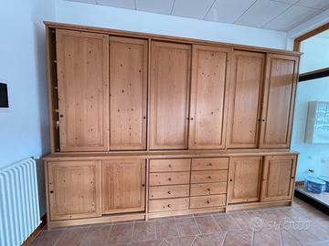 N. 2 armadi in legno