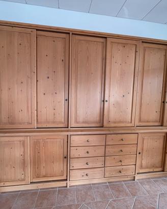 N. 2 armadi in legno