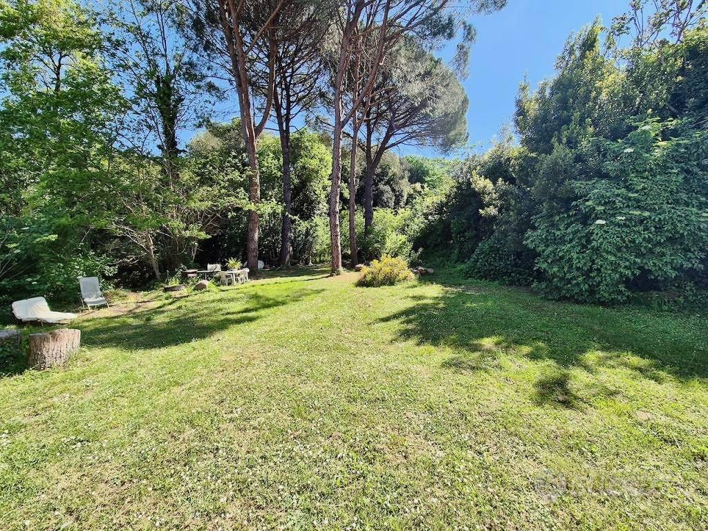 Rustico / Casale di 420 m² con più di 5 locali a C - Vista 3