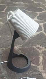 lampada da tavolo con lamp. a led (disp n°4)