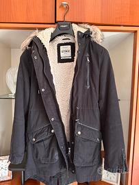 Cappotto nero con pelliccia
