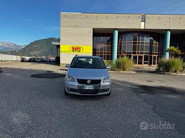 Volkswagen Touran 2.0 TDI DPF DSG Highline