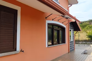 Villa singola in campagna con depandance e cantina