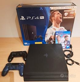 PS 4 PRO 1 TB completa di 2 joypad