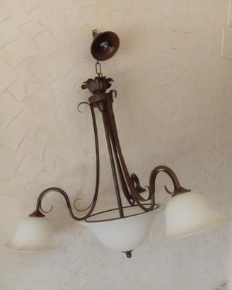 Lampadario a tre luci colore brunito con porta lam