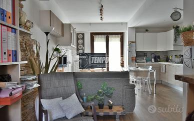 Trilocale con garage, due terrazzini e ascensore