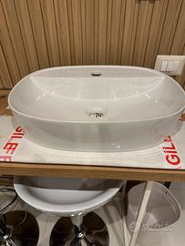 Lavandino e specchio bagno nuovi