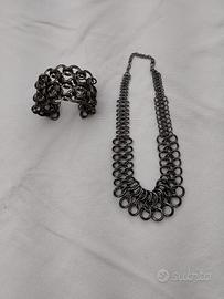 Collana e bracciale in metallo 