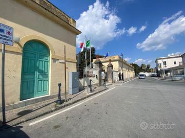 NEGOZIO A BACOLI