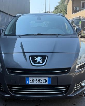 Peugeot 5008 7 posti, bella e spaziosa