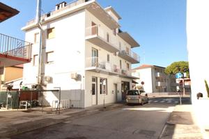 2 LOCALI A LIGNANO SABBIADORO