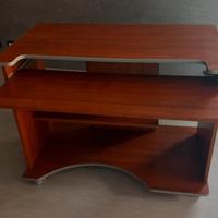 scrivania - porta pc