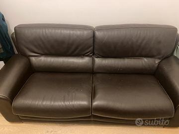Divano di pelle marrone scuro/nero
