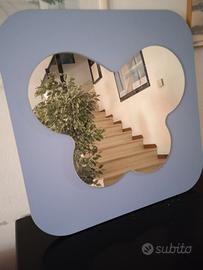 specchio farfalla su pannello colore lavanda 60x60