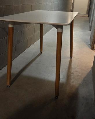 Tavolo da cucina bianco con gambe in legno Otello
