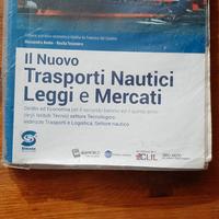 Libro di diritto con riferimento all'ambito navale