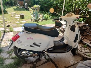 Piaggio Vespa 300 GTS - 2012