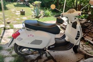 Piaggio Vespa 300 GTS - 2012