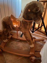 Cavalluccio a dondolo