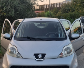 Peugeot 107 uguale a c1 e aygo